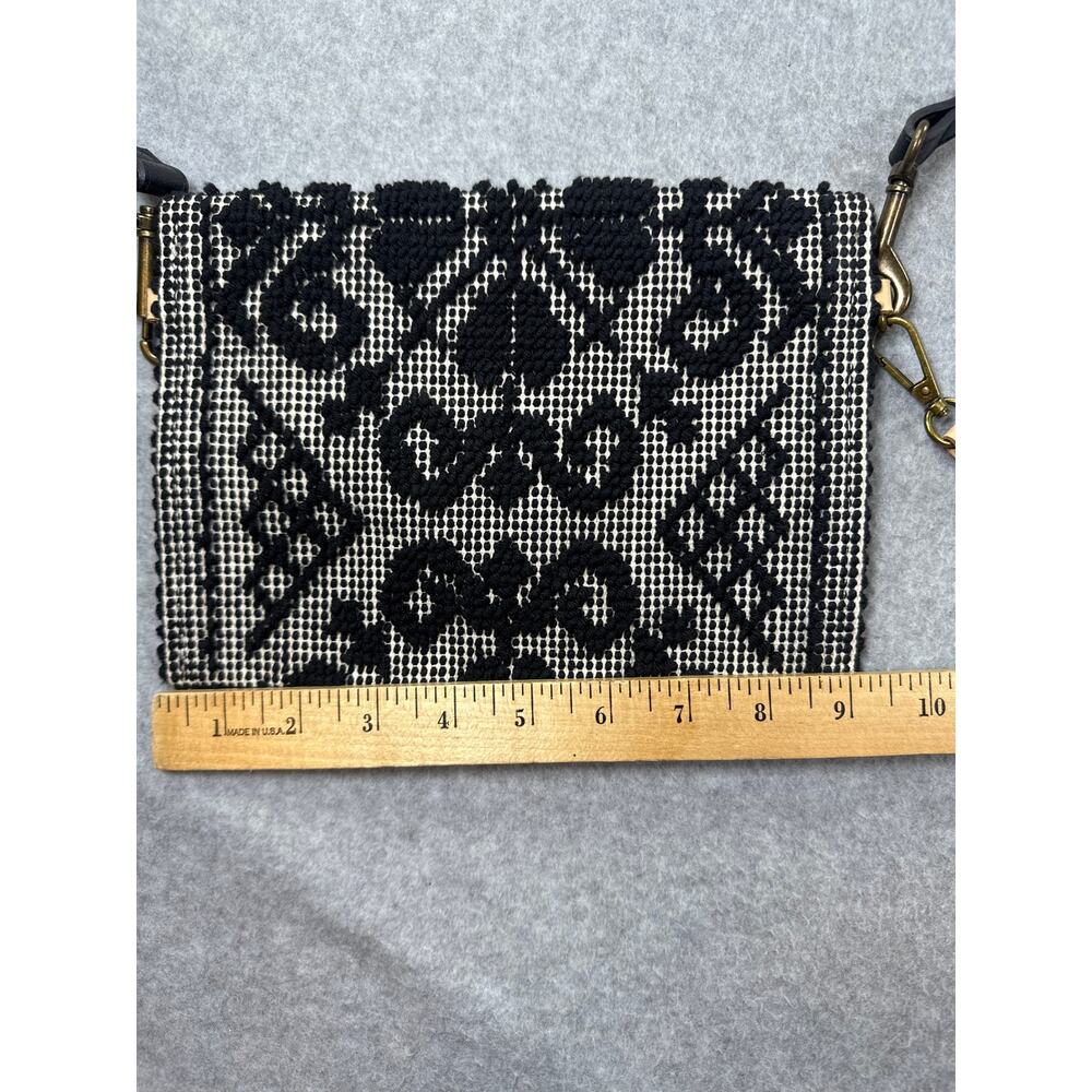 Clutch Woven Geometric Pibiones Crossbody Wristlet - Picture 9 of 10